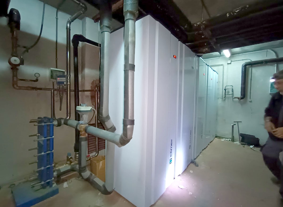 Personal de Palacín realizando un mantenimiento de una sala de calderas